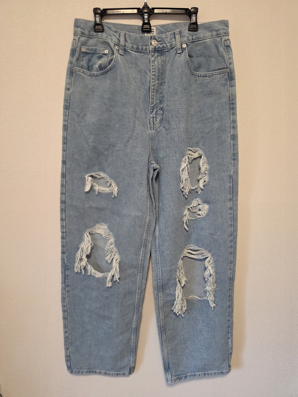 BDG Boyfriend Mid-Rise Relaxed FitLight Blue Distressed Women’s Jeans Size 33